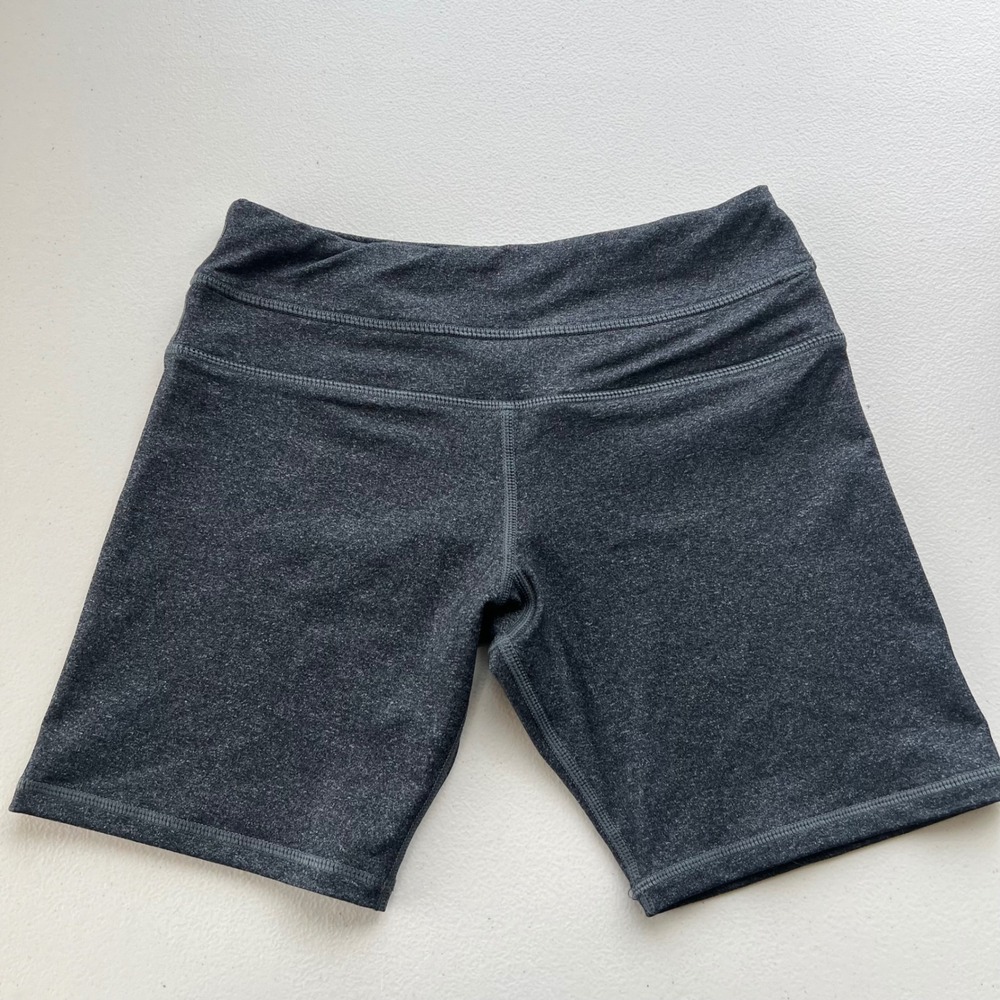 Lululemon‎ Mid Rise Workout Running Yoga Shorts Gray 6" Inseam Size 4